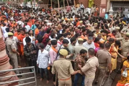Devotees gather at Ausaneshwar temple in Barabanki for Shravan rituals