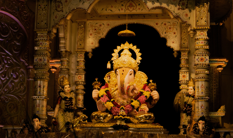 Huge Ganesh idol installed in Mumbai pandal during Ganeshotsav 2025