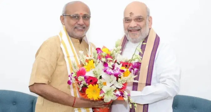 Home Minister Amit Shah meets CP Radhakrishnan following Vice President Election results 2025