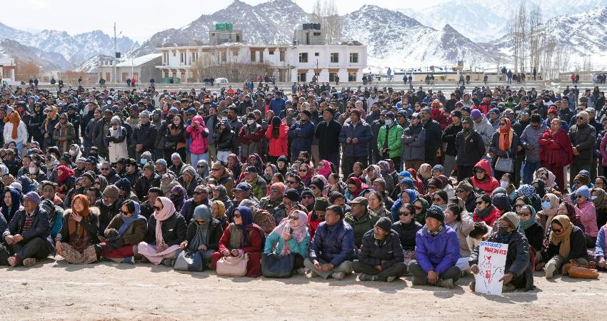 Ladakhi community leaders discussing statehood