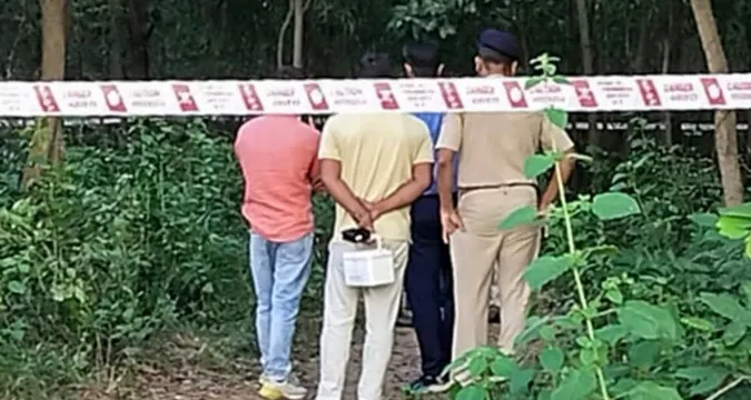 Forensic team examines forest area near medical college in Durgapur (1)