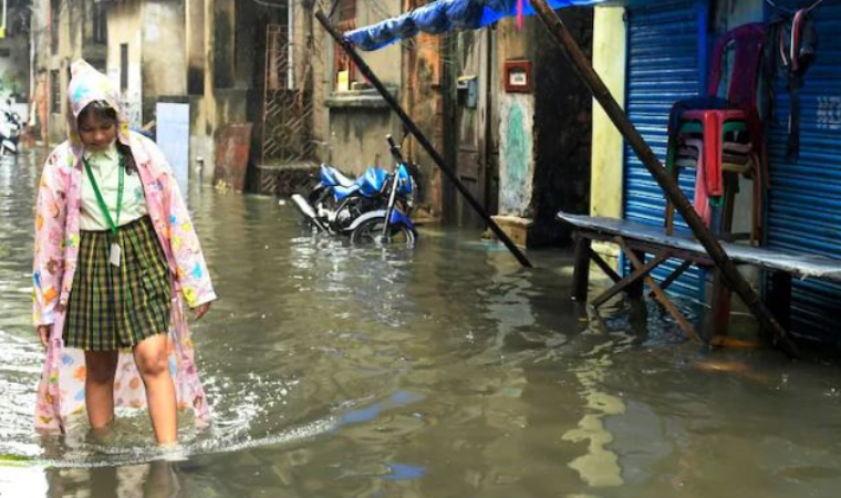 Heavy rainfall and cloudburst floods streets in Kolkata, September 2025