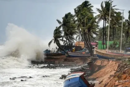 High waves and rough sea conditions during Cyclone Montha along India’s east coast
