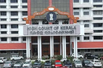 Kerala SIT officers outside Travancore Devaswom Board office