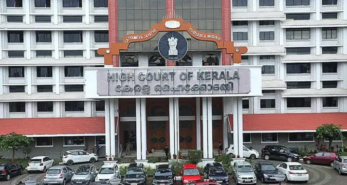 Kerala SIT officers outside Travancore Devaswom Board office