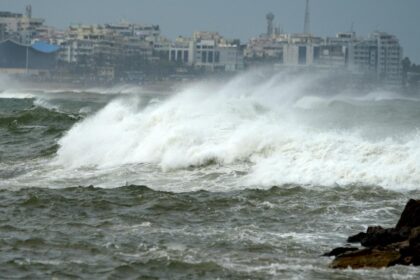 High waves and storm surge hitting Indian coastline during Cyclone Ditwah