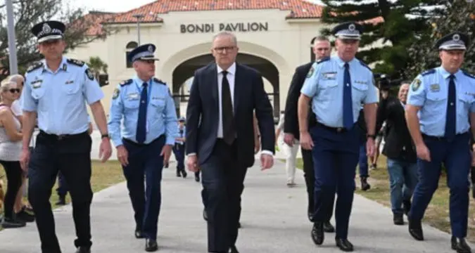 Police security deployment following Bondi Beach terror attack