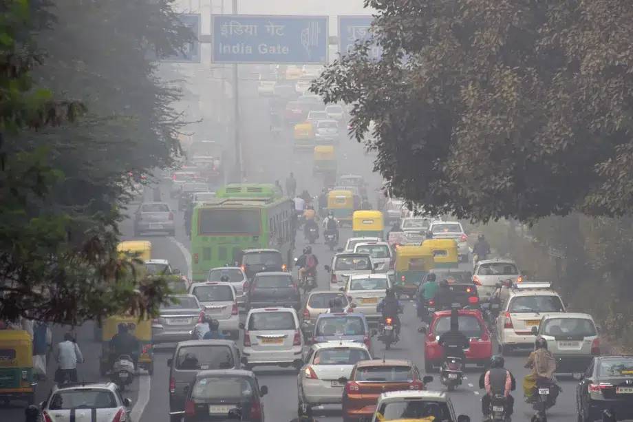 Using public transport and carpooling to reduce air pollution