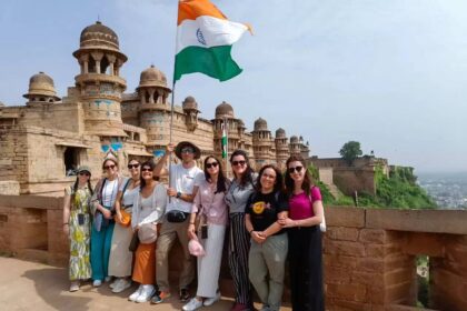 Poor tourism infrastructure near Indian heritage site affecting tourist experience