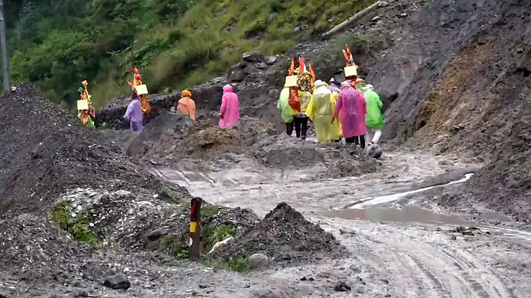 “Floodwater destroying buildings in Dharali, Uttarkashi – August 5, 2025”