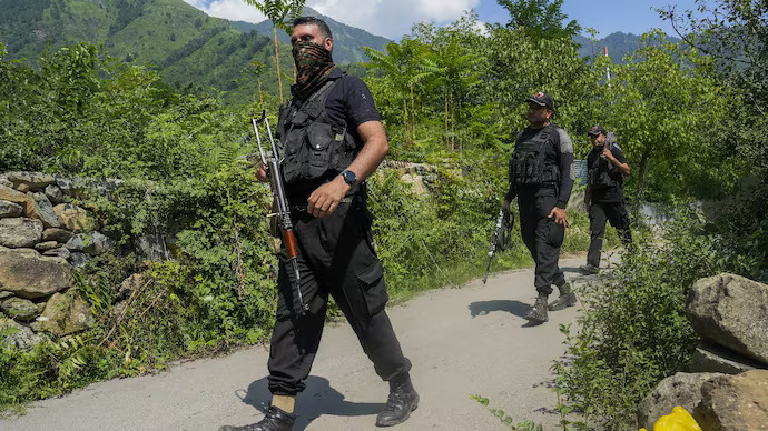 Indian Army personnel during Operation Akhal in Kulgam forest