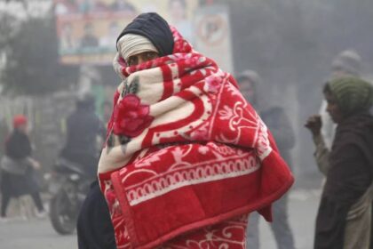 Dense December fog covering a North Indian city as winter 2025 shows unusual temperature changes.